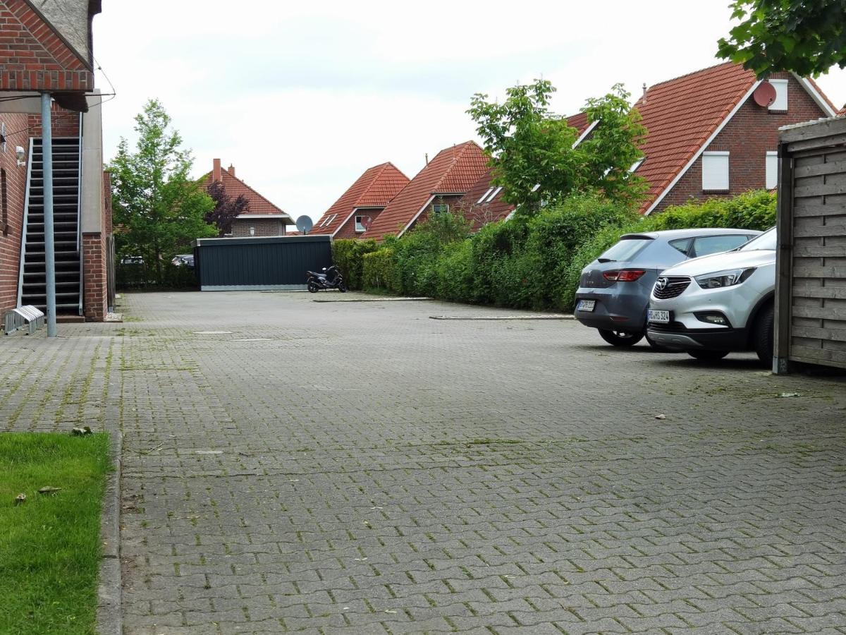Schaake Hooksiel - Charmante Reetdachwohnung & Kostenfreier Parkplatz Eksteriør bilde